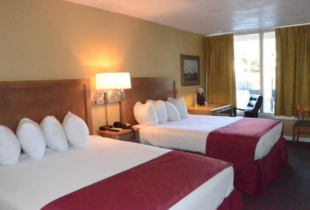 Carmel Inn And Suites Тибодо Экстерьер фото